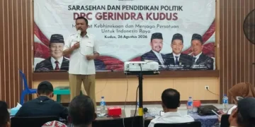 Ketua DPC Partai Gerindra Kudus, Sulistyo Utomo, memberi arahan dalam acara sarasehan dan pendidikan politik di Kantor DPC Gerindra Kudus, Rabu, 26 Agustus 2026. (Lingkarjateng.id)