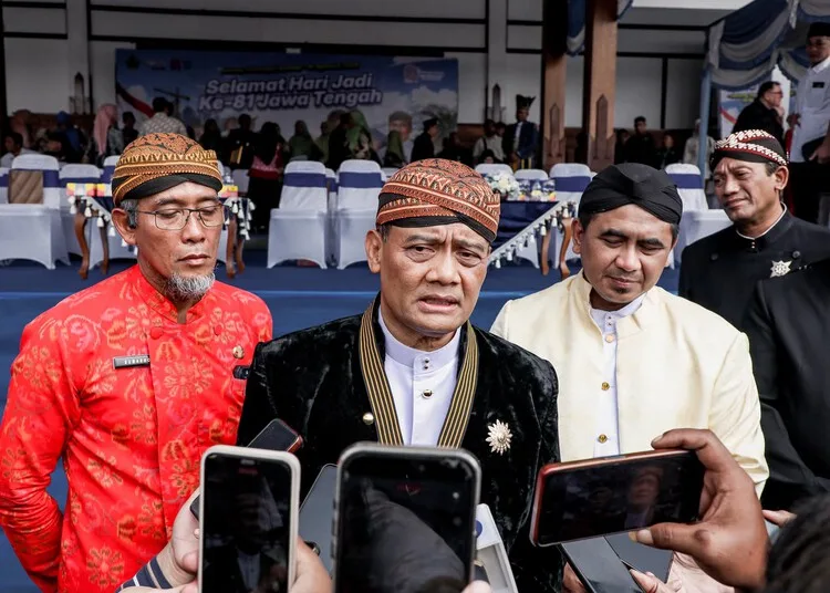 Gubernur Jawa Tengah, Ahmad Luthfi, memberi keterangan kepada awak media usai memimpin upacara Hari Jadi ke-81 Jateng di Alun-alun Kidul Kabupaten Boyolali, Rabu, 19 Agustus 2026. (Humas Pemprov Jateng/Lingkarjateng.id)