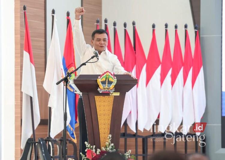 Bangkitkan Kejayaan Tenis Meja di Jateng, Gubernur Luthfi Dorong PTMSI Rutin Gelar Turnamen 25 Gubernur Jawa Tengah, Ahmad Luthfi, memberi sambutan dalam pelantikan pengurus PTMSI Jateng di Wisma Perdamaian, Kota Semarang, 1 Agustus 2026. (Humas Pemprov Jateng/Lingkarjateng.id)