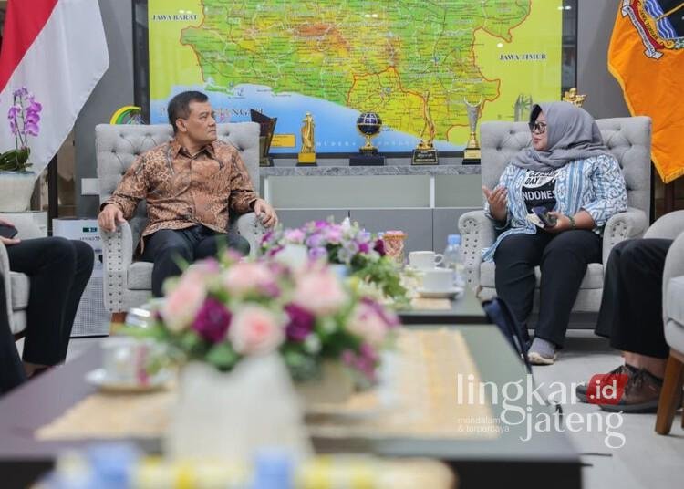 Gubernur Jawa Tengah, Ahmad Luthfi, saat menerima audiensi pengurus World Cleanup Day Jateng di ruang kerjanya, Selasa, 11 Agustus 2026. (Humas Pemprov Jateng/Lingkarjateng.id)