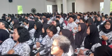 Para guru di Kabupaten Semarang saat mengikuti kegiatan di PGRI Kabupaten Semarang. (Hesty Imaniar/Lingkarjateng.id)
