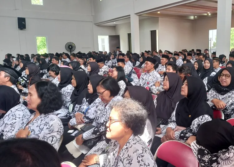 Para guru di Kabupaten Semarang saat mengikuti kegiatan di PGRI Kabupaten Semarang. (Hesty Imaniar/Lingkarjateng.id)