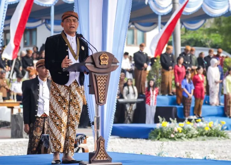 Gubernur Jawa Tengah Ahmad Luthfi dalam upacara Hari Jadi ke-81 Jawa Tengah di Alun-Alun Kidul Kabupaten Boyolali, Rabu, 19 Agustus 2026. (dok for Lingkarjateng.id)