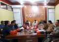Suasana audiensi warga Jatirogo bersama Komisi C dan instansi terkait di ruang rapat komisi C DPRD Demak. Foto : Burhan Aslam/Lingkar.