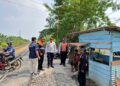 Dishub dan Daop 4 Semarang melakukan join inspection di perlintasan sebidang tanpa palang pintu di kawasan Bugen, Kota Semarang, Selasa (18/8). Foto : Syahril/Lingkar