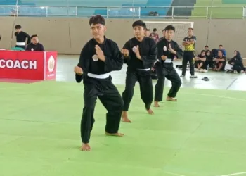 Atlet pencak silat asal Kabupaten Kotawaringin Barat (Kobar), Kalimantan Tengah menggelar uji tanding (sparring partner) bersama IPSI Kabupaten Batang. Foto: Dok.Pemkab Batang/Lingkar