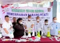 Pemusnahan Barang Bukti 16,6 Gram Sabu dan 1.728 Ribu Pil di Kendal. Foto : Dok. Kejari Kendal/Lingkar