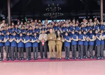 Pelepasan Kontingen Kwarcab Gerakan Pramuka Kudus untuk mengikuti Jambore Nasional (Jamnas) XII Tahun 2026 di Pendopo Kabupaten Kudus, Senin (10/8). Foto : Nisa Hafizhotus Syarifa/Lingkar