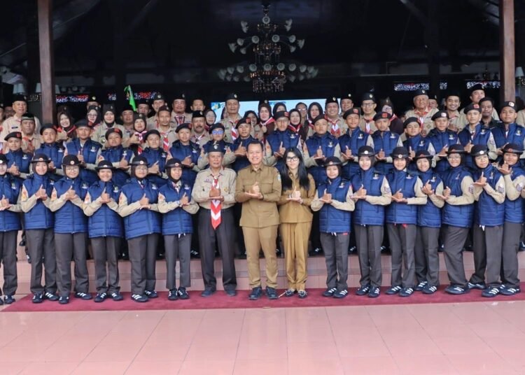 Pelepasan Kontingen Kwarcab Gerakan Pramuka Kudus untuk mengikuti Jambore Nasional (Jamnas) XII Tahun 2026 di Pendopo Kabupaten Kudus, Senin (10/8). Foto : Nisa Hafizhotus Syarifa/Lingkar