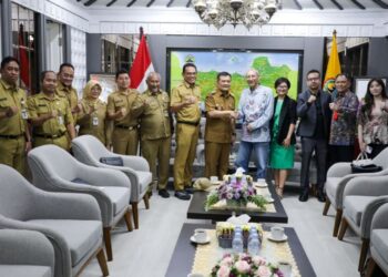 Gubernur Jateng, Ahmad Luthfi, bersama perwakilan perusahaan Amerika Serikat Energy Three International (E3i), di kantor gubernur pada Senin, 3 Agustus 2026. (dok for Lingkarjateng.id)