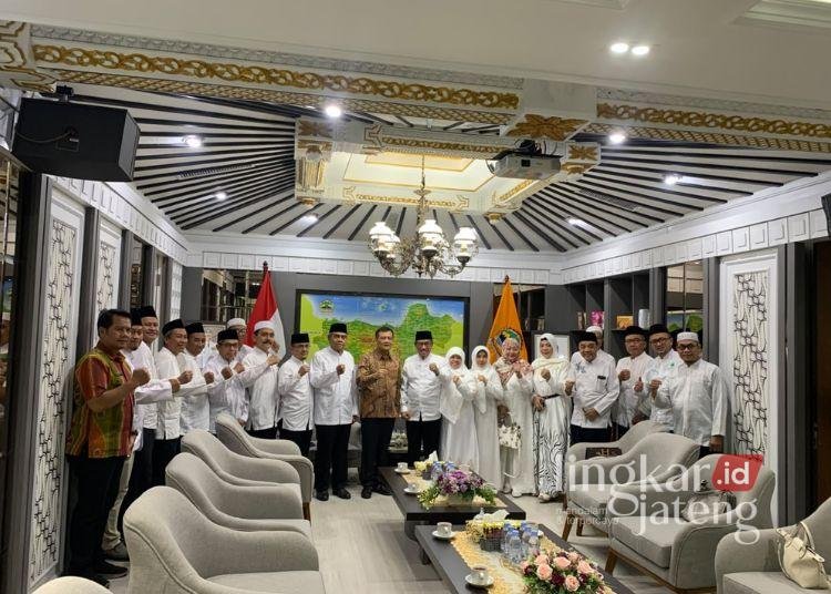 Pengurus Ikatan Persaudaraan Haji Indonesia (IPHI) Provinsi Jawa Tengah audiensi ke Gubernur Jateng Ahmad Luthfi pada Selasa, 11 Agustus 2026. (dok for Lingkarjateng.id)