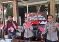 Kapolres Kendal, AKBP Ratna Quratul Ainy, saat menunjukkan barang bukti kasus kreak dalam konferensi pers di Mapolres Kendal, Kamis, 6 Agustus 2026. (Anik Kustiani/Lingkarjateng.id)