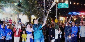 Wakil Bupati Jepara Muhammad Ibnu Hajar saat membuka Kartini Night Jepara di Jalan Kartini, Sabtu malam, 1 Agustus 2026. (Humas Pemkab Jepara/Lingkarjateng.id)