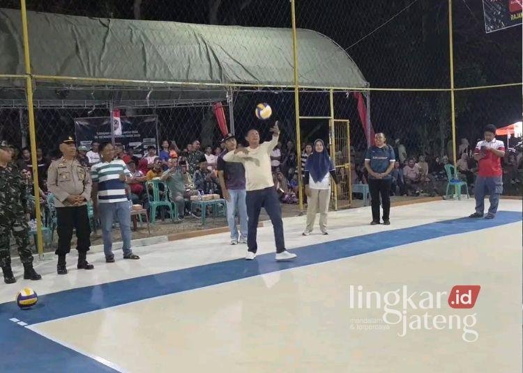 Suasana turnamen voli antardesa se-Kecamatan Winong Kabupaten Pati dalam rangka memperingati HUT ke-81 Republik Indonesia. (dok for Lingkarjateng.id)