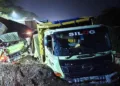 ILUSTRASI: Dua truk rusak parah setelah mengalami rem blong dan bertabrakan di jalur penyelamat JLS Salatiga, beberapa waktu lalu. (Polres Salatiga/Lingkarjateng.id)