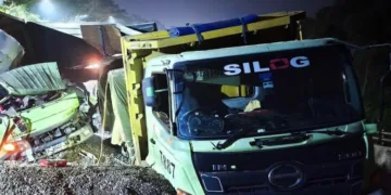 ILUSTRASI: Dua truk rusak parah setelah mengalami rem blong dan bertabrakan di jalur penyelamat JLS Salatiga, beberapa waktu lalu. (Polres Salatiga/Lingkarjateng.id)