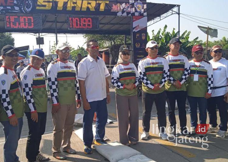 Bupati Kendal Siapkan Pengaspalan Halaman Stadion Kebondalem, Bisa Jadi Arena Latihan Balap 25 Bupati Kendal, Dyah Kartika Permanasari saat menghadiri ajang Kendal Merdeka Drag Bike 2026 di Stadion Utama Kebondalem, Minggu 2 Agustus 2026. (Dok. Pribadi/Lingkarjateng.id)