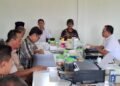 Bakesbangpol Kendal Rutin Monitoring dan Evaluasi Dana Hibah Pembangunan RSNU Rp20 Miliar 33 Kepala Bakesbangpol Kendal, Alfebian Yulando (belakang, berbaju putih, mengikuti rapat teknis pembangunan RSNU Kendal, Rabu, 12 Agustus 2026. (Anik Kustiani/Lingkarjateng.id)