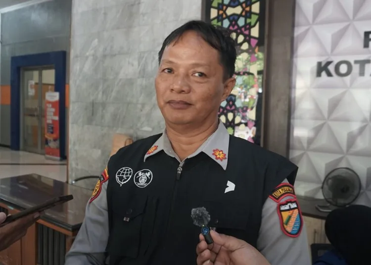 Kepala Dishub Kota Pekalongan, M. Restu Hidayat, memberi keterangan kepada awak media saat ditemui di Kantor Setda Kota Pekalongan, Senin, 31 Agustus 2026. (Fahri Akbar/Lingkarjateng.id)