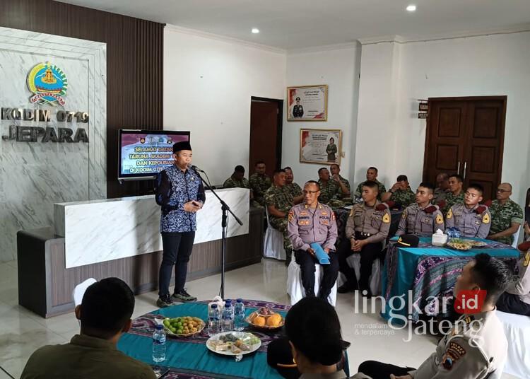Ketua DPRD Jepara, Agus Sutisna, menyambut kedatangan Taruna Akpol Semarang di Makodim 0719 Jepara, Minggu, 2 Agustus 2026. (Humas DPRD Jepara/Lingkarjateng.id)