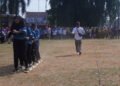 Meriahkan HUT ke-81 RI, Pemkab Batang Gelar Lomba Bakiak dan Tarik Tambang untuk OPD 35 Dua tim mengikuti lomba bakiak dalam rangka memeriahkan HUT Ke-81 RI di Alun-alun Batang, Selasa, 11 Agustus 2026. (Humas Pemkab Batang/Lingkarjateng.id)