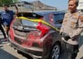 Kasatreskrim Polres Semarang AKP Bodia Teja Lelana saat menunjukkan barang bukti kasus pembunuhan bos Royal Phone di Mapolres Semarang. (Hesty Imaniar/Lingkarjateng.id)