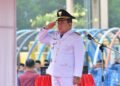 Plt Bupati Pekalongan Jadikan HUT ke-81 RI Momentum Peningkatan Pelayanan Publik 26 Plt Bupati Pekalongan, Sukirman, saat memimpin upacara Detik-Detik Proklamasi peringatan HUT ke-81 RI di Alun-alun Kajen, Kabupaten Pekalongan, Senin, 17 Agustus 2026. (Fahri Akbar/Lingkarjateng.id)