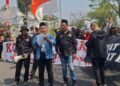 Koordinator POS saat membacakan orasi di sekitar Pengadilan Tipikor Kota Semarang, Senin, 10 Agustus 2026. (Syahril Muadz/Lingkarjateng.id)