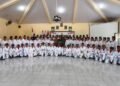 70 anggota Paskibraka berfoto bersama usai pengukuhan di Aula Kecamatan Patean, Kabupaten Kendal, Sabtu, 15 Agustus 2026. (Anik Kustiani/Lingkarjateng.id)