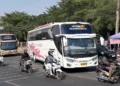 Keberangkatan bus massa Aliansi Masyarakat Pati Bersatu (AMPB) menuju Jakarta pada Rabu, 26 Agustus 2026. (Lingkarjateng.id)