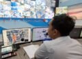 Awas! Pelanggar Lalu Lintas Terekam Kemera ATCS di Semarang Bisa Kena Tilang Elektronik 35 Operator Dishub Kota Semarang saat menegur pengendara yang melanggar lalu lintas melalui ATCS, Selasa, 11 Agustus 2026. (Syahril Muadz/Lingkarjateng.id)