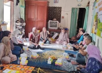 Pemberdayaan Masyarakat Desil 1-4, Warga Banjaran Jepara Diajari Ternak Ayam Petelur