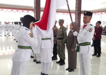 Bupati Kendal Kukuhkan 70 Paskibraka HUT RI, Minta Jaga Kesehatan Selama Karantina