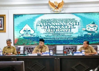 Wakil Gubernur Jawa Tengah, Taj Yasin Maimoen, memimpin rapat koordinasi persiapan penyelenggaraan Musabaqah Tilawatil Quran (MTQ) Nasional XXXI di kantor gubernur pada Senin, 24 Agustus 2026. (dok for Lingkarjateng.id)