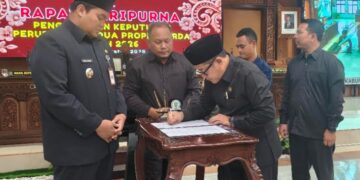 Persiapan Pilbup 2029, Pemkab Jepara Bentuk Rancangan Dana Cadangan 10 Penandatanganan persetujuan Perubahan Kedua Program Pembentukan Peraturan Daerah (Propemperda) Tahun 2026 dalam rapat paripurna yang digelar di ruang rapat paripurna DPRD Jepara pada Kamis, 6 Agustus 2026. (Tomi Budianto/Lingkarjateng.id)