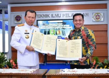 Plt Bupati Pekalongan, Sukirman, dan Kepala BPSDMP Kemenhub, Suharto, menyepakati kerja sama pengembangan SDM melalui sekolah kedinasan di Politeknik Ilmu Pelayaran Semarang, Jumat, 31 Juli 2026. (Humas Pemkab Pekalongan/Lingkarjateng.id)