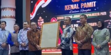 Ketua DPRD Kabupaten Pati, Ali Badrudin (kedua kanan), menghadiri acara kenal pamit Kapolresta Pati di Pendopo Kabupaten Pati, Kamis, 30 Juli 2026. (dok for lingkarjateng.id)