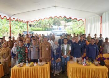 Rayakan HUT ke-81 RI, PLN UPT Purwokerto Sulap FABA Menjadi Paving Berkualitas melalui TJSL 25 PLN UPT Purwokerto memberikan bantuan TJSLP pemanfaatan Fly Ash and Bottom Ash (FABA) menjadi paving block bagi masyarakat Desa Pesanggrahan, Kecamatan Kesugihan, Kabupaten Cilacap pada Juli 2025. (dok for Lingkarjateng.id)