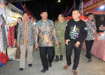 Bupati Rembang, Harno, saat meninjau gelaran Rembang Expo 2026. (Vicky Rio/Lingkarjateng.id)