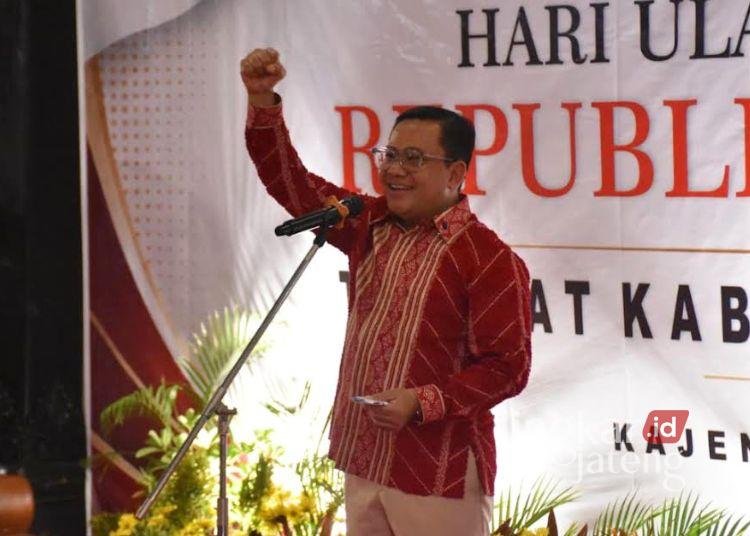 Resepsi HUT ke-81 RI, Plt Bupati Pekalongan Serukan Aksi Nyata Bangun Daerah 25 Pelaksana tugas Bupati Pekalongan, Sukirman, menghadiri Resepsi HUT ke-81 Kemerdekaan RI di Pendopo Rumah Dinas Bupati Pekalongan pada Senin, 17 Agustus 2026. (Fahri Akbar/Lingkarjateng.id)