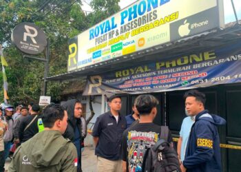 Konter Royal Phone yang menjadi sasaran perampokan yang berlokasi di Kelurahan Pojoksari, Kecamatan Ambarawa, Kabupaten Semarang. (Hesty Imaniar/Lingkarjateng.id)