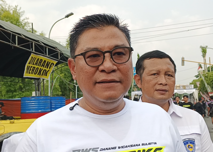 Viral Jalan Kerap Rusak, DPR RI Siap Kawal Usulan Perbaikan Jalan di Blora Lewat IJD 2026 25 Anggota Komisi V DPR RI: Danang Wicaksana Sulistya di event DWS Dragbike di Jalan Pemuda, Sabtu (15/08/2026). Foto : Eko Wicaksono/ Lingkar