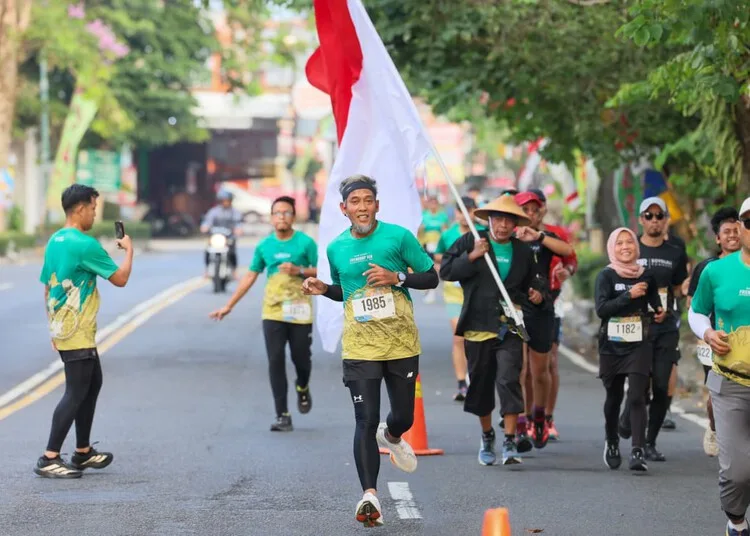 Sekda Jawa Tengah, Sumarno, mengikuti Borobudur Friendship Run 5K dalam penutupan HUT ke-81 Jateng di Alun-alun Kidul Kabupaten Boyolali, Minggu, 30 Agustus 2026. (Humas Pemprov Jateng/Lingkarjateng.id)