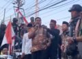 Soal Demo di Pati, DPRD Minta Warga Tak Mudah Terprovokasi Pihak Lain 35 Ketua DPRD Kabupaten Pati, Ali Badrudin, menemui massa demo di depan kantor DPRD setempat pada Kamis, 13 Agustus 2026. (dok Lingkarjateng.id)