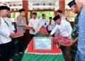 Plt Bupati Pekalongan, Sukirman, melakukan ziarah ke Makam Pangeran Mandurorejo di Kecamatan Kaliwungu, Kabupaten Kendal, Senin, 24 Agustus 2026 (Fahri Akbar/Lingkarjateng.id)