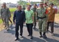 Wakil ketua DPRD Kabupaten Pekalongan, Sumar Rosul (depan kiri) menghadiri penutupan TMMD Sengkuyung Tahap III Tahun 2026 di Desa Wonorejo, Kecamatan Wonopringgo, Kamis, 13 Agustus 2026. (Fahri Akbar/Lingkarjateng.id)