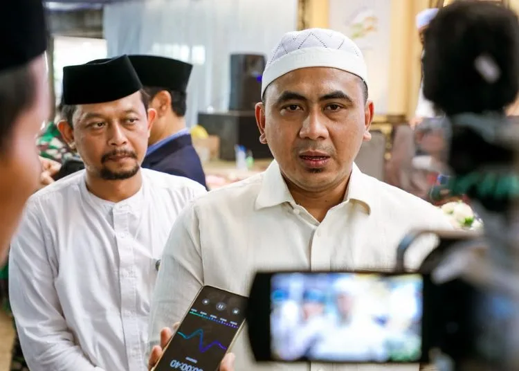 Wakil Gubernur Jawa Tengah Taj Yasin Maimoen memberikan keterangan usai menghadiri mauidhah hasanah pada acara Dzikro Maulidurrosul Muhammad SAW di Ponpes Ar Roudloh Babadan, Limpung, Batang, Selasa, 25 Agustus 2026. (Pemprov Jateng/Lingkarjateng.id)