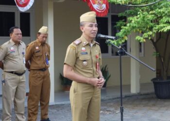 Tingkatkan Ekonomi Petani, Pemkab Grobogan Dorong Hilirisasi Pertanian 25 Sekretaris Daerah Kabupaten Grobogan, Anang Armunanto, memimpin apel pagi di lingkungan Dinas Pertanian pada Senin, 3 Agustus 2026. (dok for Lingkarjateng.id)