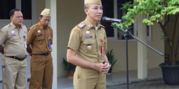 Sekretaris Daerah Kabupaten Grobogan, Anang Armunanto, memimpin apel pagi di lingkungan Dinas Pertanian pada Senin, 3 Agustus 2026. (dok for Lingkarjateng.id)