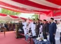 Bupati Rembang, Harno, memimpin upacara peringatan HUT ke-81 RI di Alun-alun Rembang, Senin, 17 Agustus 2026. (Vicky Rio/Lingkarjateng.id)